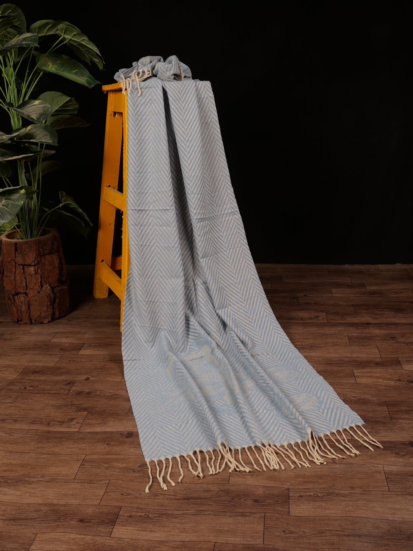 Chevron Blossom Wool Stole - Light Grey